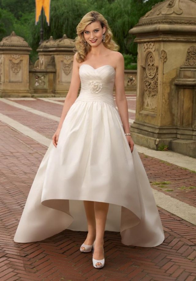 Veľmi elegantné svadobné šaty z taftu, asymetrickej dĺžky široká sukňa-svadobné šaty-poprsie-von