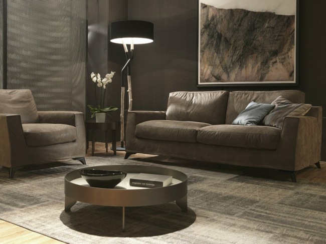 Obývacia izba zariadená hnedými čokoládovými odtieňmi