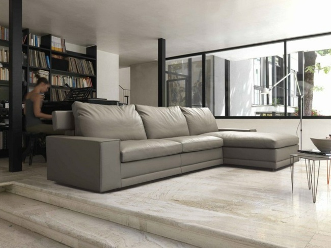 Poťahová rohová sedačka v béžovej farbe, vankúš na operadlo