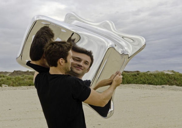 originálny dizajn stoličky taviaca ilúzia Philipp Aduatz originálny dizajn stoličky, taviaca stolička Philipp Aduatz