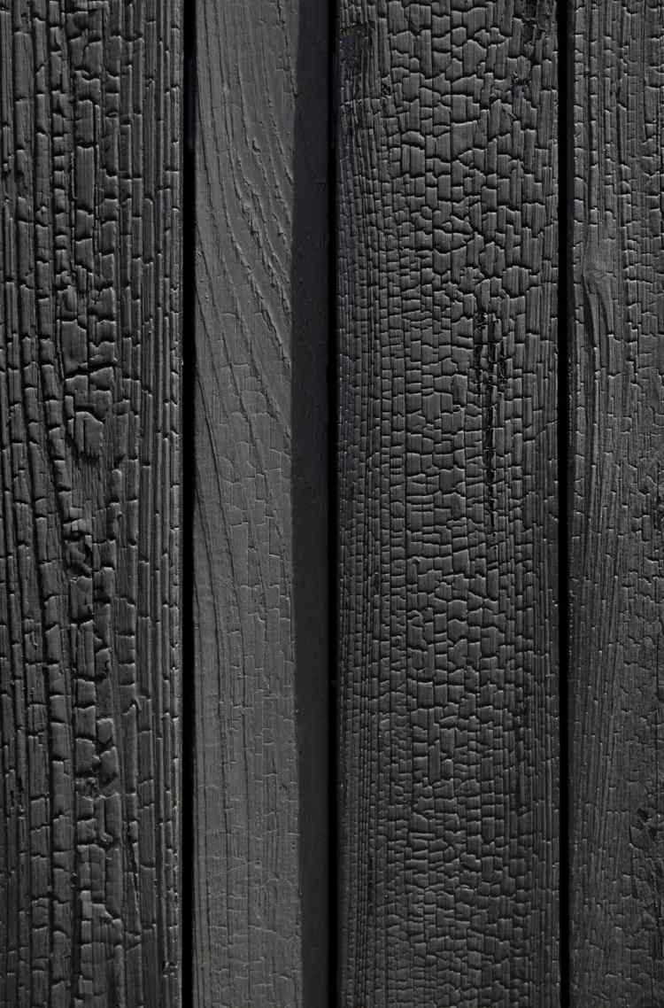 Fasádna drevená fasáda Shou Sugi Ban proces