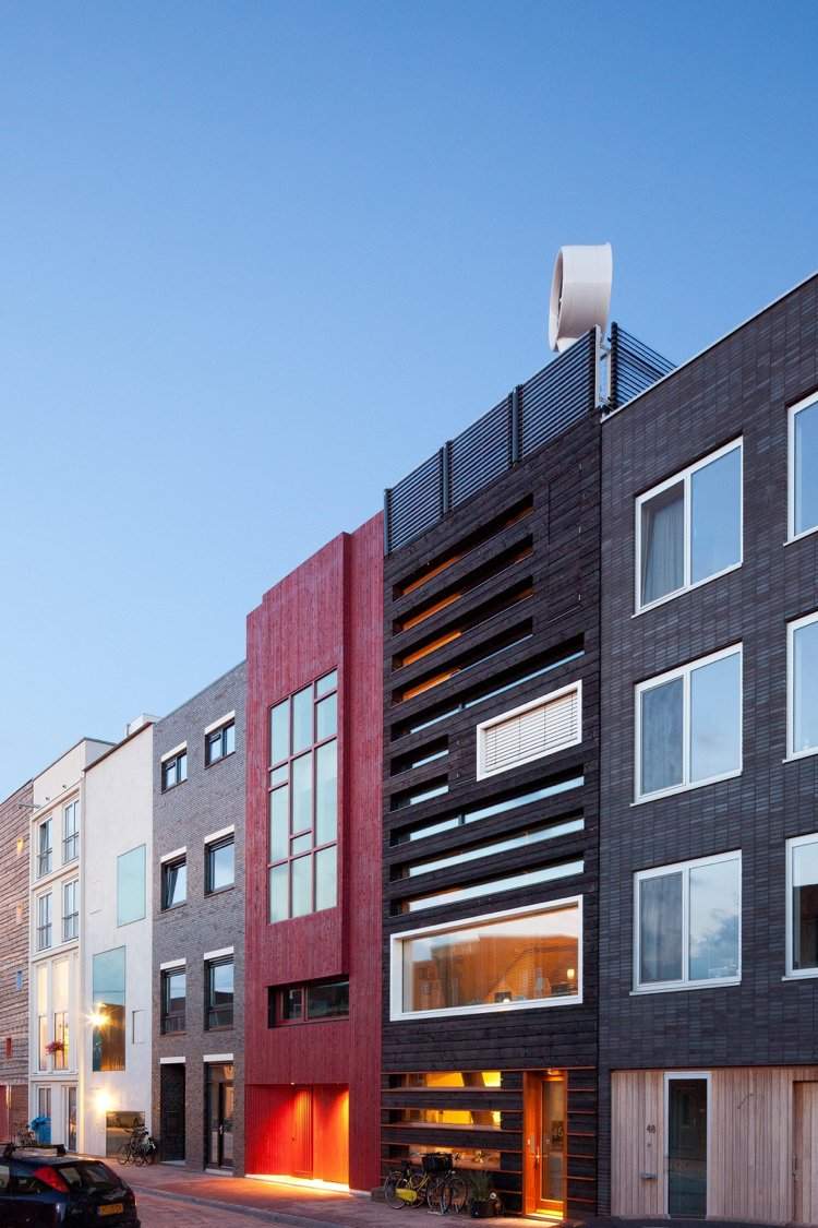 Fasádna zuhoľnatená drevená okenná veterná turbína