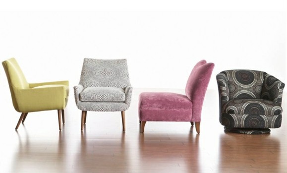 Škandinávske čalúnenie vo farebnom kresle