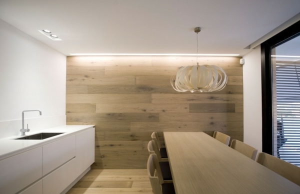 obklad steny kuchyne-dub