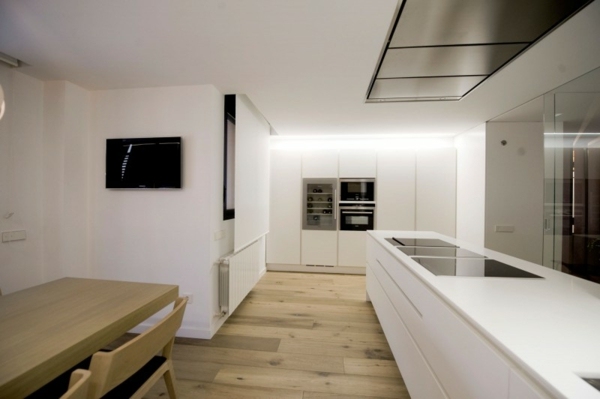 Doble-Dueto-byt-kuchyňa-dub-drevená podlaha