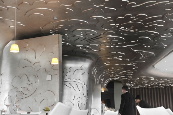 moderný interiér - dekorácia stropu