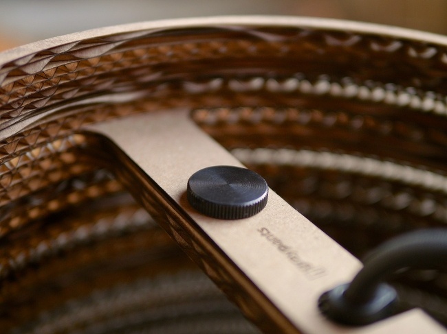 detaily lepenkové výklopné stolné lampy dizajn sivé nohavice detaily dizajn kartónových výklopných stolových lámp v štýle greypants