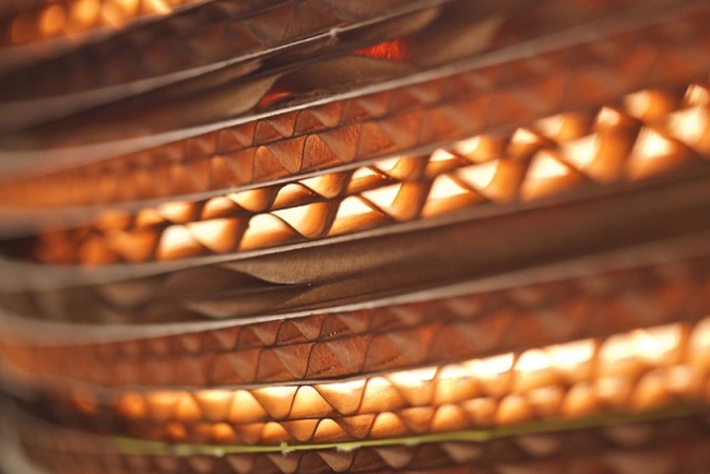 stolné lampy z recyklovaného kartónu sivé nohavice dizajnové stolové lampy z recyklovaného kartónu zo sivých nohavíc