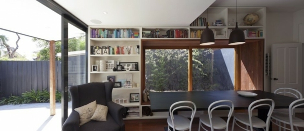 jedálenský stôl v modernom dizajne bytu čierny jedálenský stôl v modernom byte