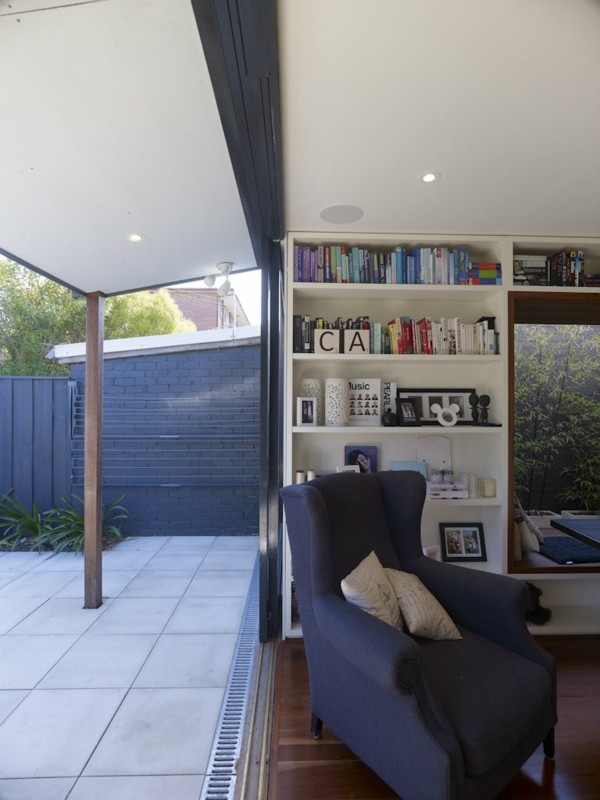 moderný byt s pohodlným čitateľským kútikom pohodlný kútik na čítanie v modernom byte