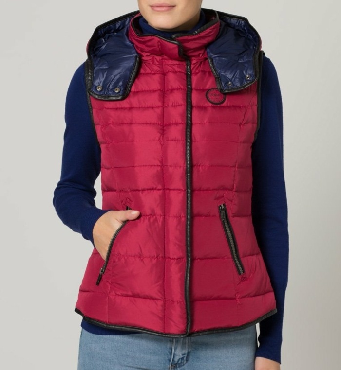 štýlová páperová vesta červená modrá kapucňa teplá Páperová vesta červená modrá kapucňa teplá S.Oliver