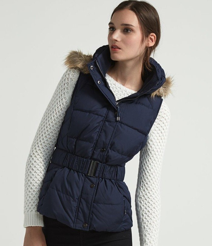 Dámska páperová vesta kolekcia Esprit s kapucňou Dámska páperová vesta s kapucňou, kolekcia Esprit, farba tmavo modrá