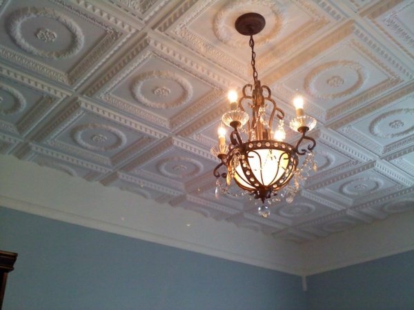 Polystyrénová dekorácia plechu