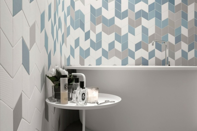 stropný dizajn osvetlenie bočný stôl kozmetika šampón dlaždice nápad