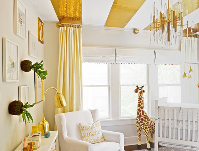 prúžková deka zlatá detská izba kreslo detský záves