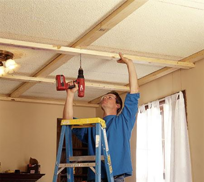 DIY stropné drevené trámové skrutky do obývačky