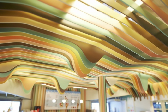 nápad na dizajn moderný strop futuristický farebný geometrický organický