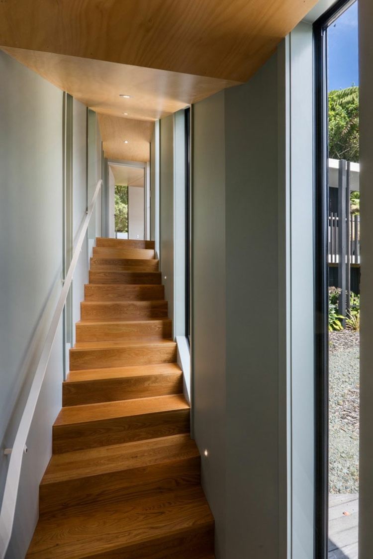 stropy-dizajn-schody-drevo-strop-stupne-obklad-zabradlie