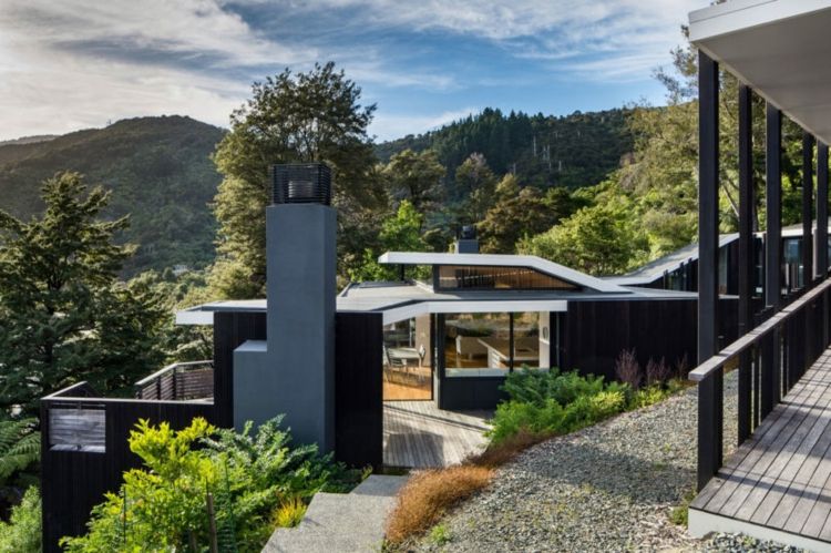 stropný dizajn, oceľ, čierna, terasa, balkón, drevo