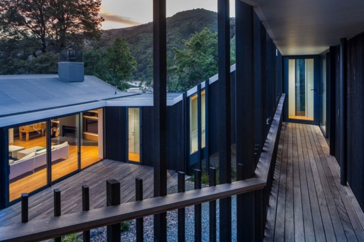 Stropy-dizajn-kov-zábradlie-oceľ-úroveň-svah-budova