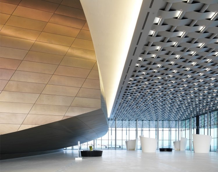 Stropné panely-pokládka-ultramoderné-štátne divadlo-Bahrajn