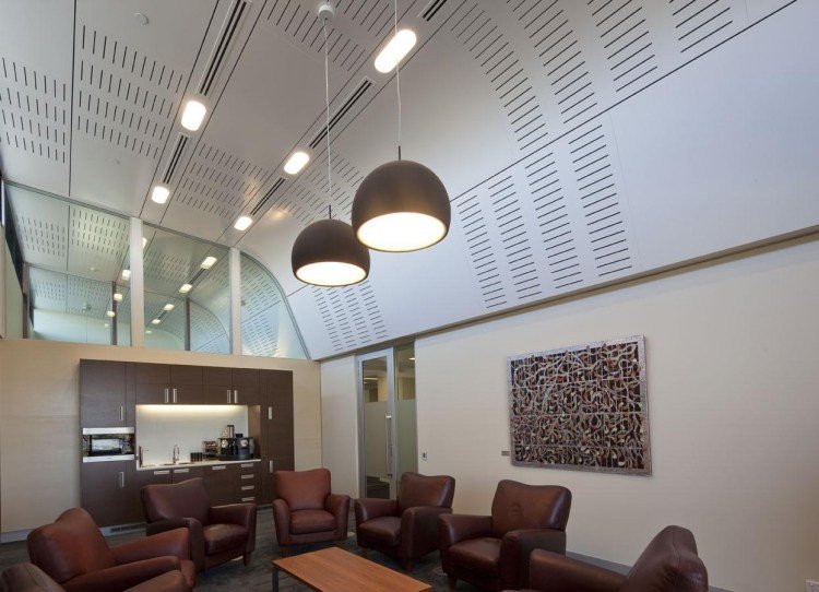 ultramoderné-položenie stropných panelov-kreslo-kožený-stolný-kuchynský rad