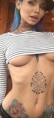 صورة بنت جميلة تحمل وشم 11/24/2019 №081 -فتاة جميلة بالوشم-