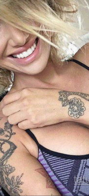 صورة بنت جميلة تحمل وشم 11/24/2019 №057 -فتاة جميلة بالوشم-