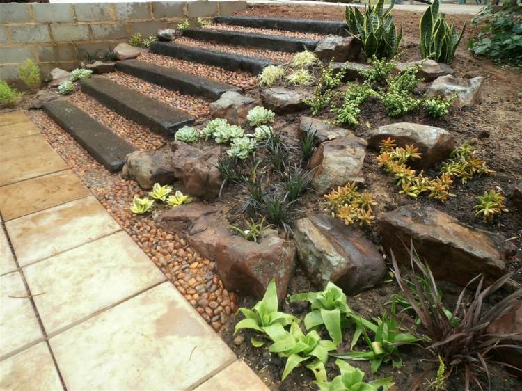 záhradné schody skalka sukulenty rastliny kamienky graeser