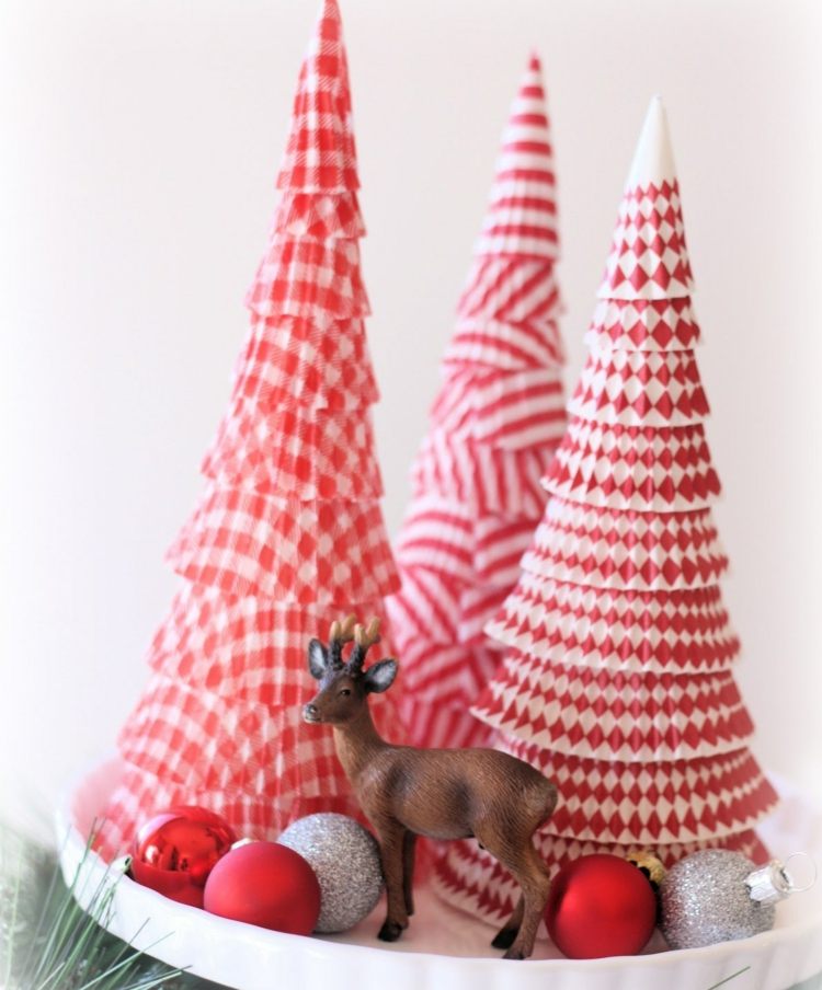 Tinker jedľa s obalmi na muffiny na Vianoce a zo šišiek