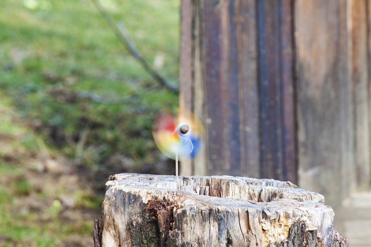 Veterné turbíny generujú rotačný pohyb z vetra deco-garden-veterník-zvonkohra-farebné-strom-vonkajšie