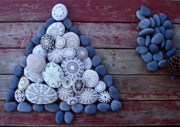 Kamienkové dekorácie jedľa ručné nápady Vianoce-netradičné Kamienkové dekorácie Jedálenské nápady na výrobu stromčekov Nápady na vianočné šperky Prírodné produkty