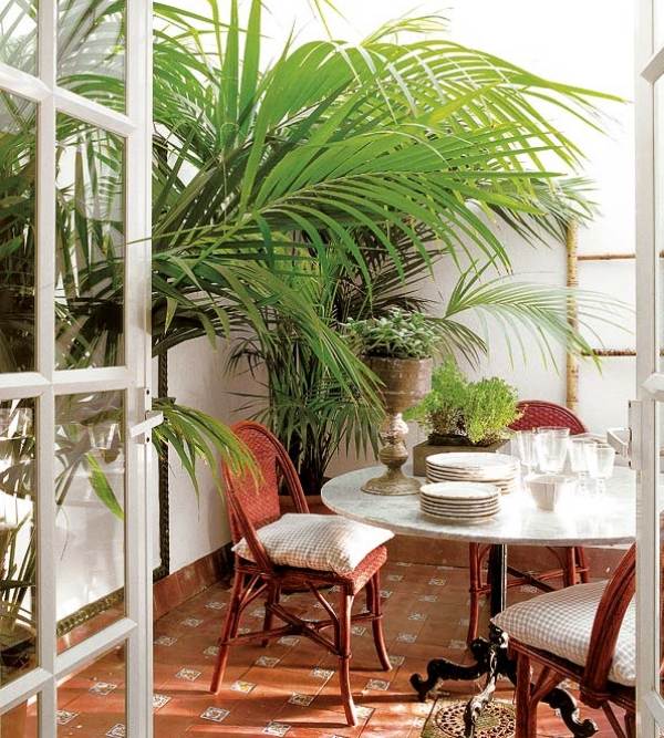 nápady na dekoráciu pre balkónový stôl terasa zriadené vane s rastlinami nápady na dekoráciu balkónového stola zostavili vane pre terasy