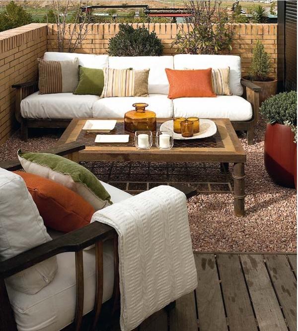 nápady na dekoráciu terasy na balkónový stôl s posedením nápady na dekoráciu balkónového stola zariadili salónik na terase