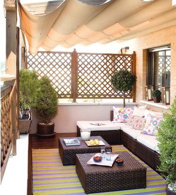 nápady na výzdobu balkónový stôl terasa nastavená keramické dosky nápady na dekoráciu balkónový stôl zostavil keramické taniere na terasu