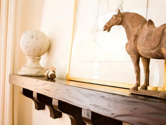 nápady na dekoráciu krb krbová rímsa drevená dekorácia kôň nápady na dekoráciu krb s krbovou rímsou z dreva