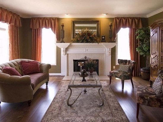 nápady na výzdobu krbové rímsy kytice sviečky nápady na výzdobu krb so sviečkami z krbovej rímsy