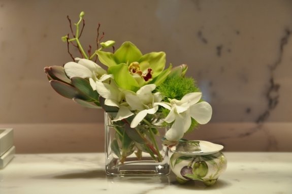 krásna kvetinová výzdoba dekorácia kúpeľňa svieža atmosféra