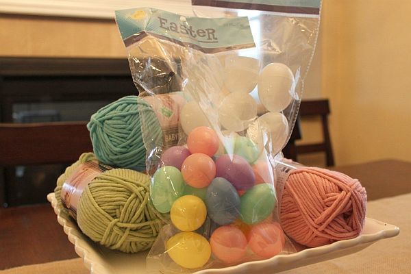 Dekorácia so sviečkami Sviečky vyrobené z mušlí ležiace na pláži Dekorácia so škrupinami sviečok-sviečky-kutilstvo-dizajn-vlastný-nápad