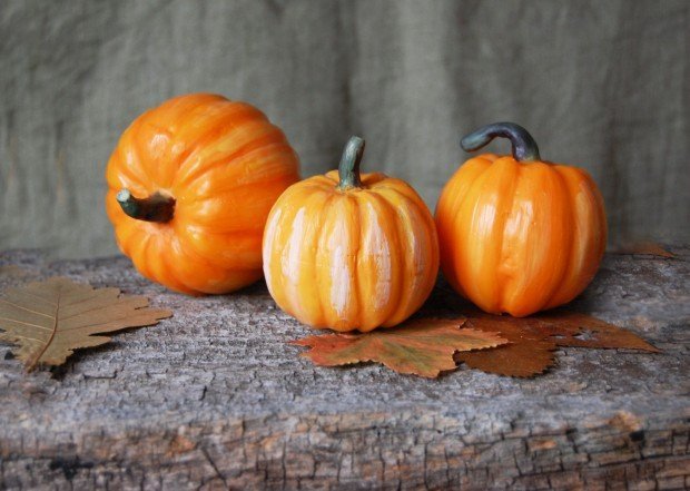 Malé sviečky ako tekvice tekvica-sviečky-ručne vyrobené-diy-nápad