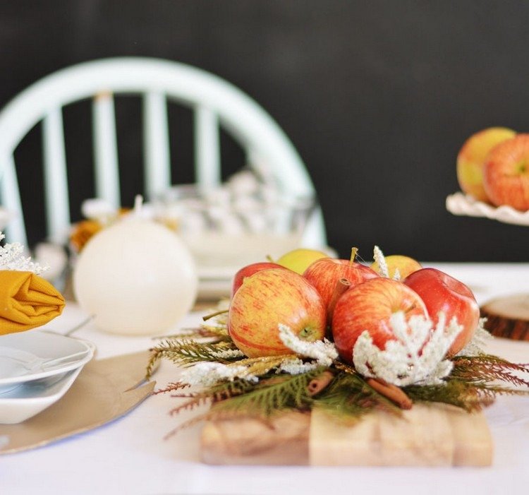 Tinker jesenné dekorácie - jablká so vždyzelenými vetvami cyprusu Deco-prírodné materiály-škoricové tyčinky-jablko-cyprusy