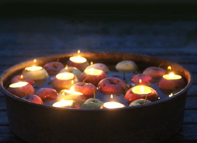 Jablká v sude použite ako lampióny - jesenné dekorácie z prírodných materiálov Deco-prírodné materiály-jablkový-sud-plávajúce sviečky-drotár