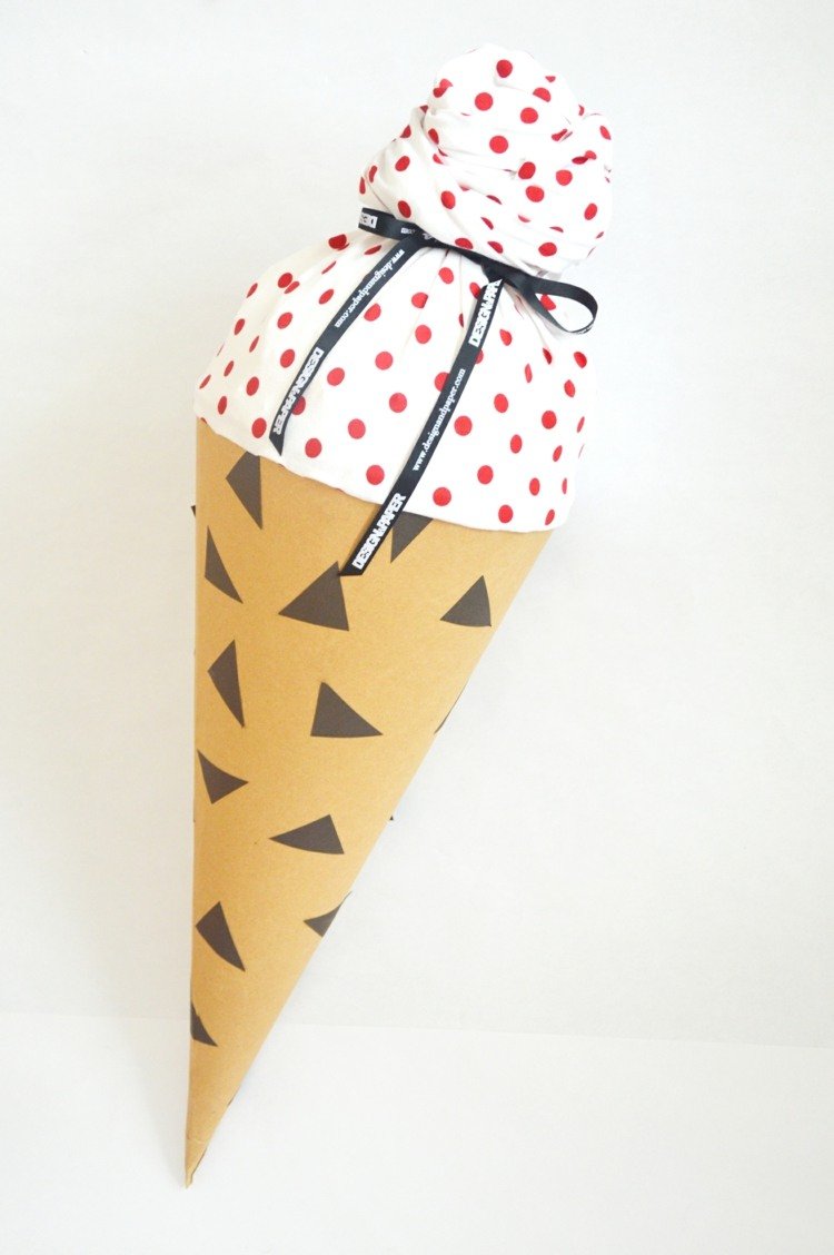 dekorácia stola do školy stimulácia-zdobenie-školská taška-zavesenie