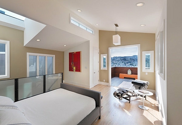 Bledá farba steny béžová svetlík balkón