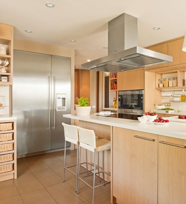 béžová kuchynská myšlienka dizajnu chladničky z nehrdzavejúcej ocele