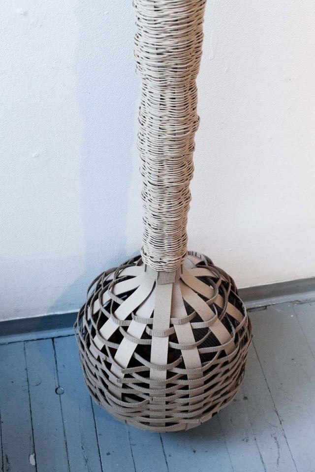 Dekorácia a dizajn nábytku prútený zaujímavý kus lepenky