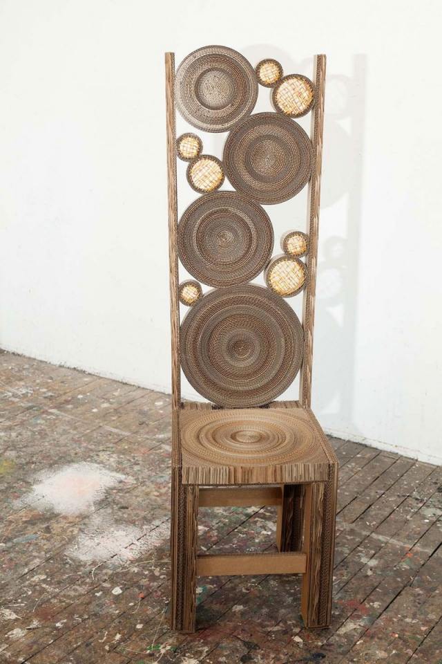 Stolička na dekoráciu a dizajn nábytku je funkčne krásna zároveň