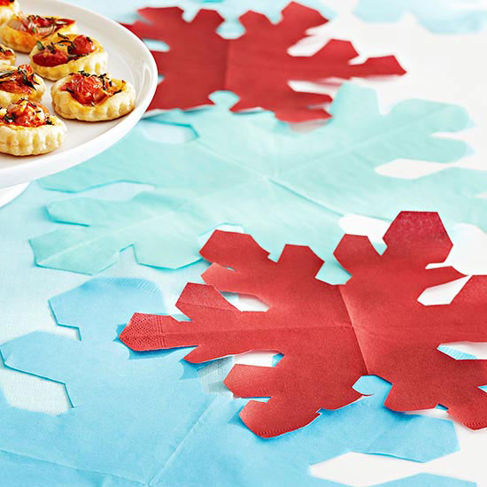 Nápady na dekoráciu stola Vianočné vystrihovacie obrúsky urobte si sami Dekorácia stola Vianočné vločky z kartónu vystrihnuté obrúsky