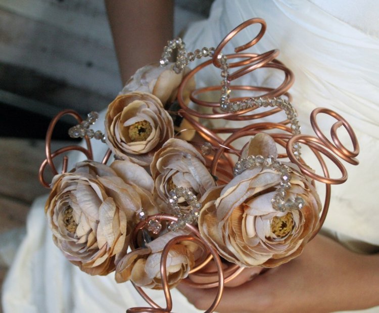 Svadobná dekorácia s medeným drôtikom pre pútavosti deco-svadobné-svadobné-kytice-svadobné-kvety-medený-drôt-akcent-ruže