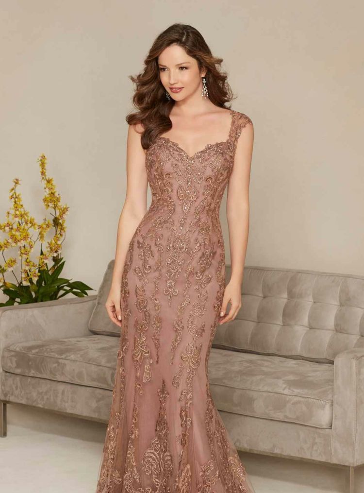 Na svadbu môžu mať svadobné šaty aj hnedú farbu deco-svadobné-svadobné-šaty-nápad-čipka-výšivka-hnedá-farba